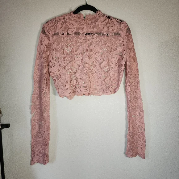 a'gaci Delicate Pink Lace Crop Top - Picture 3 of 9